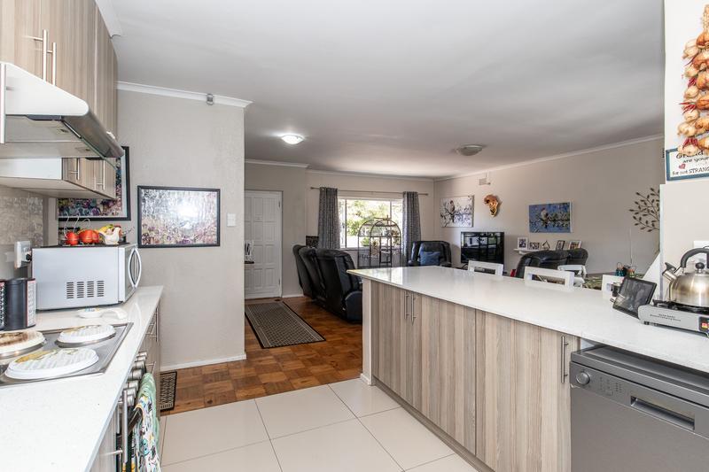 To Let 3 Bedroom Property for Rent in Meadowridge Western Cape